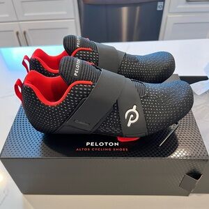 Peloton shoes size women’s 7.5. Great condition, barely used approx. 10 times.